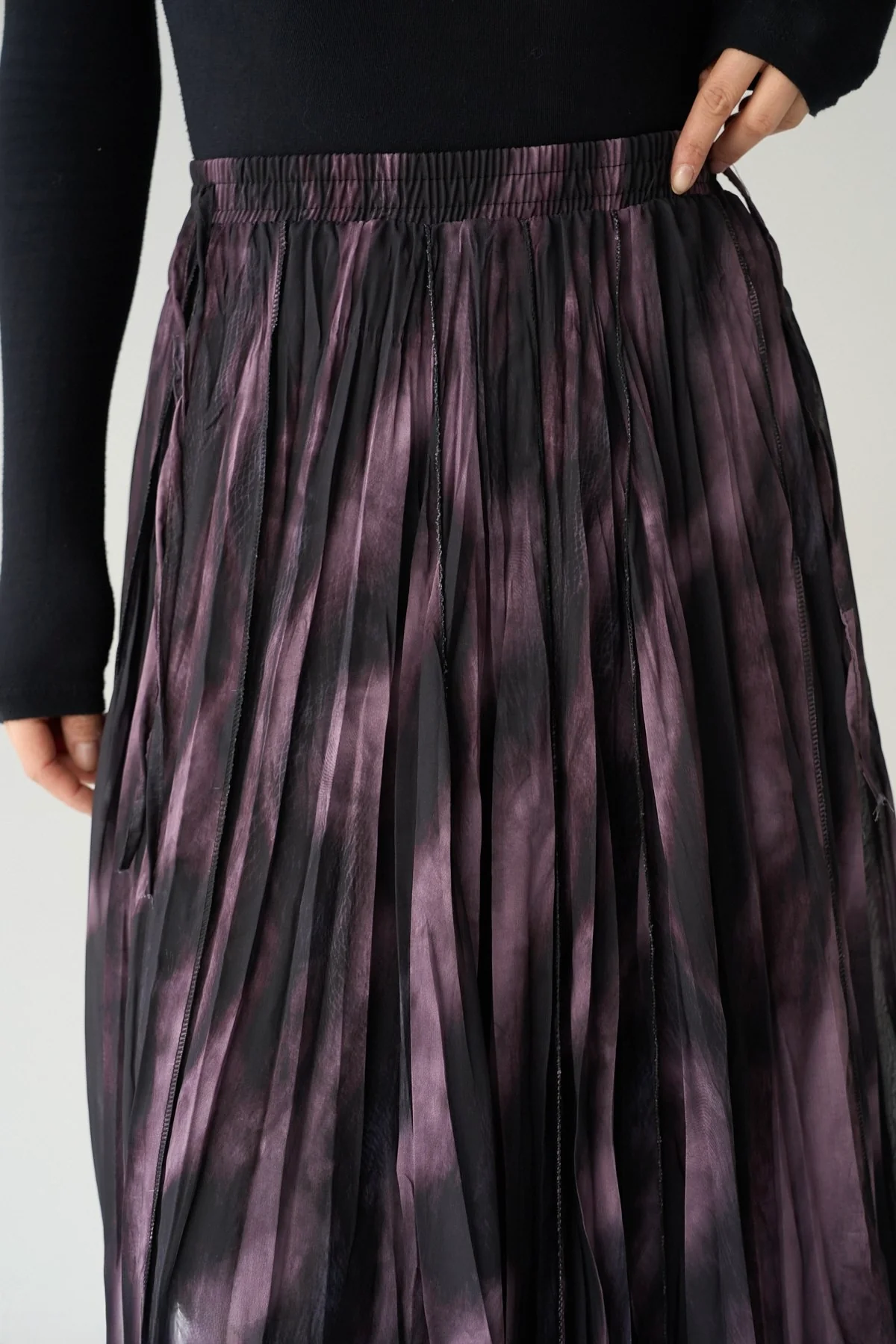Marble Plum Asymmetrical Chiffon Skirt - Image 3
