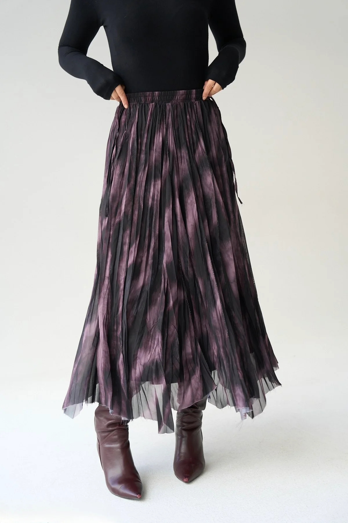 Marble Plum Asymmetrical Chiffon Skirt - Image 4